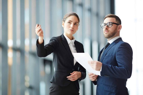 Pourquoi les jeunes s'intéressent-ils de plus en plus tôt à l'investissement ?